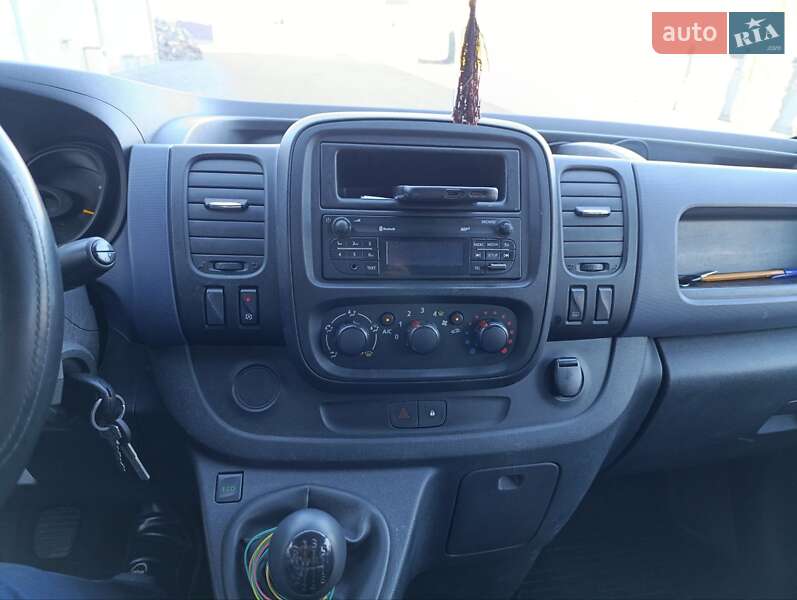 Минивэн Opel Vivaro 2015 в Черновцах