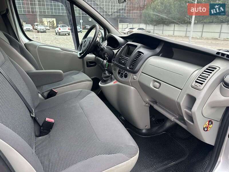 Минивэн Opel Vivaro 2013 в Луцке