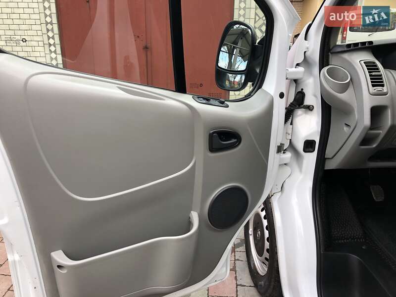 Минивэн Opel Vivaro 2012 в Красилове