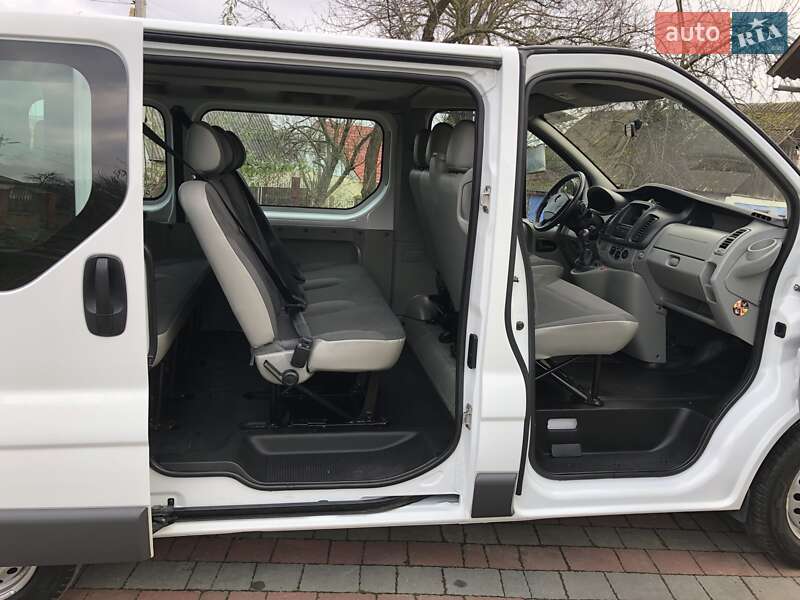 Минивэн Opel Vivaro 2012 в Красилове