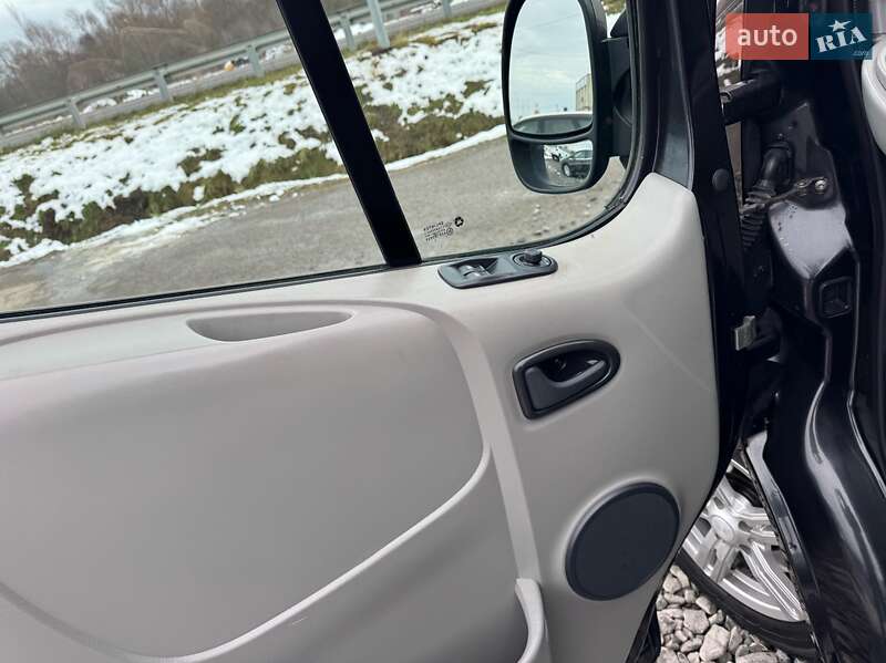 Минивэн Opel Vivaro 2012 в Стрые