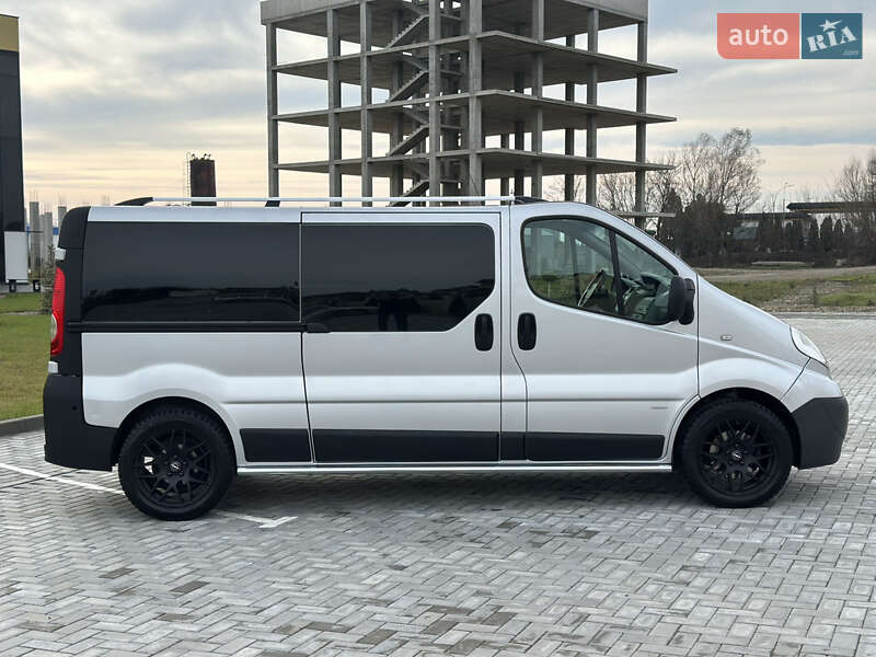 Мінівен Opel Vivaro 2013 в Чернівцях