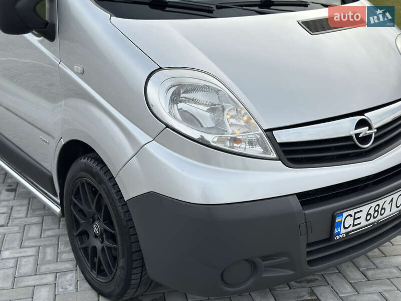Мінівен Opel Vivaro 2013 в Чернівцях