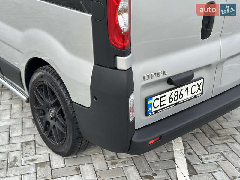 Мінівен Opel Vivaro 2013 в Чернівцях