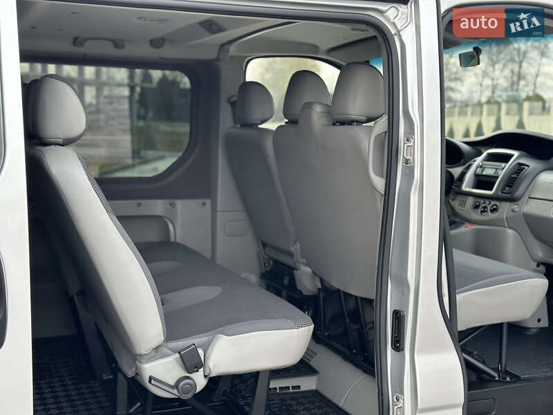 Мінівен Opel Vivaro 2013 в Чернівцях