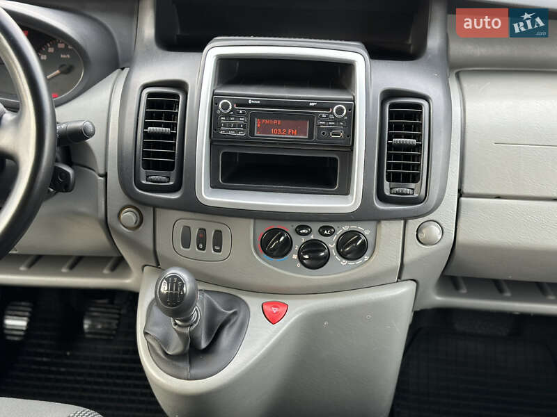 Мінівен Opel Vivaro 2013 в Чернівцях