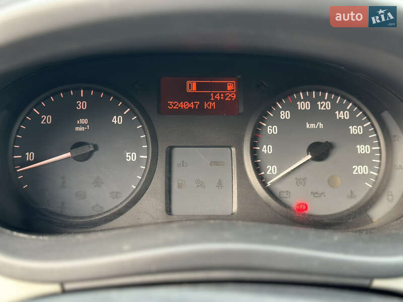 Мінівен Opel Vivaro 2013 в Чернівцях