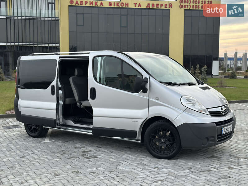 Мінівен Opel Vivaro 2013 в Чернівцях