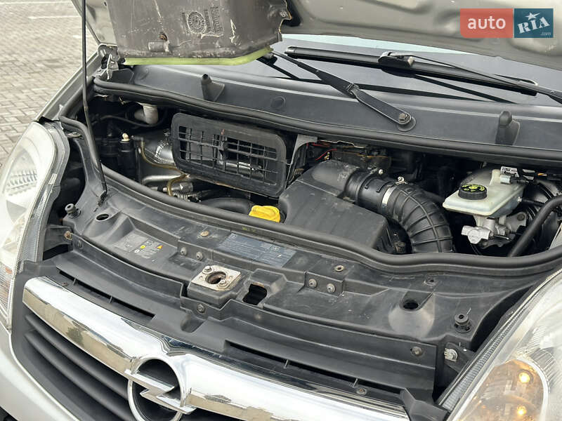 Мінівен Opel Vivaro 2013 в Чернівцях