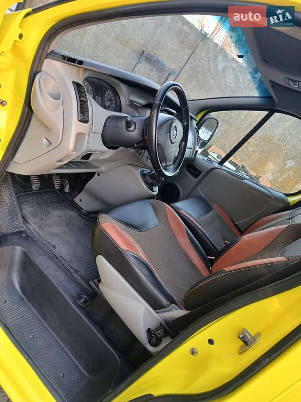 Мінівен Opel Vivaro 2009 в Звягелі