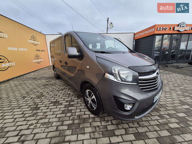 Грузовой фургон Opel Vivaro 2015 в Ровно