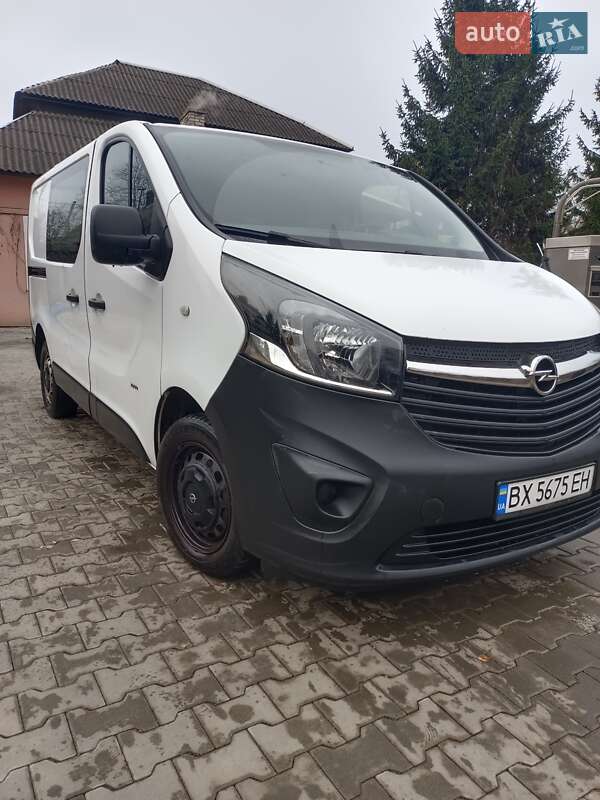 Вантажний фургон Opel Vivaro 2015 в Івано-Франківську