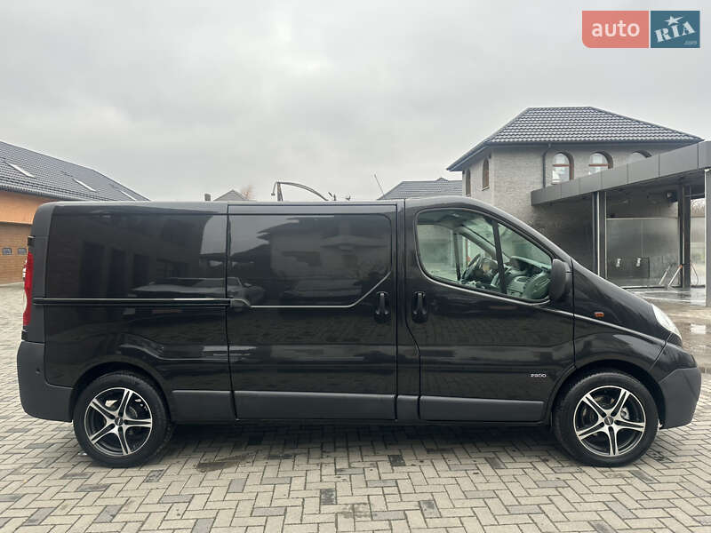 Грузовой фургон Opel Vivaro 2012 в Ровно