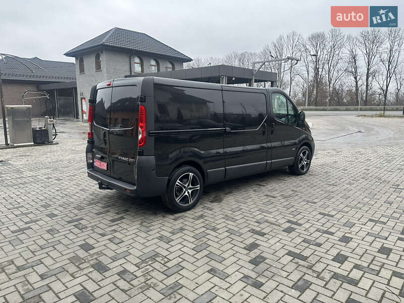 Грузовой фургон Opel Vivaro 2012 в Ровно
