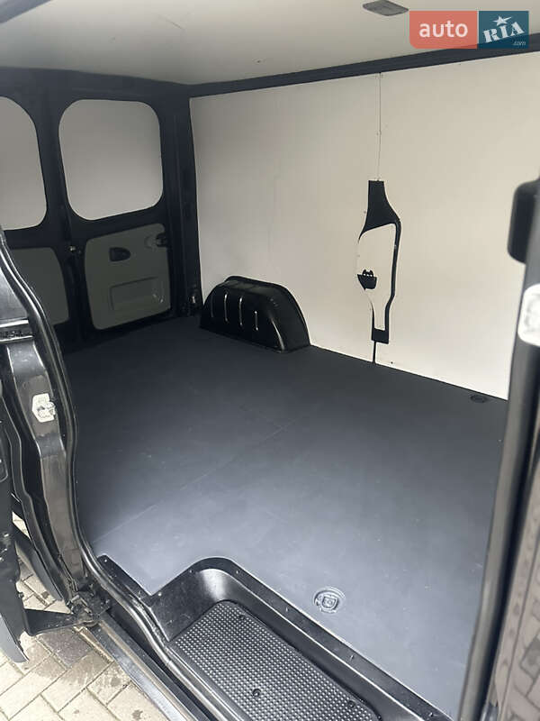 Грузовой фургон Opel Vivaro 2012 в Ровно