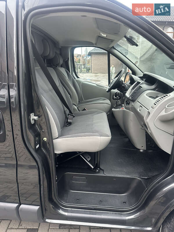 Грузовой фургон Opel Vivaro 2012 в Ровно