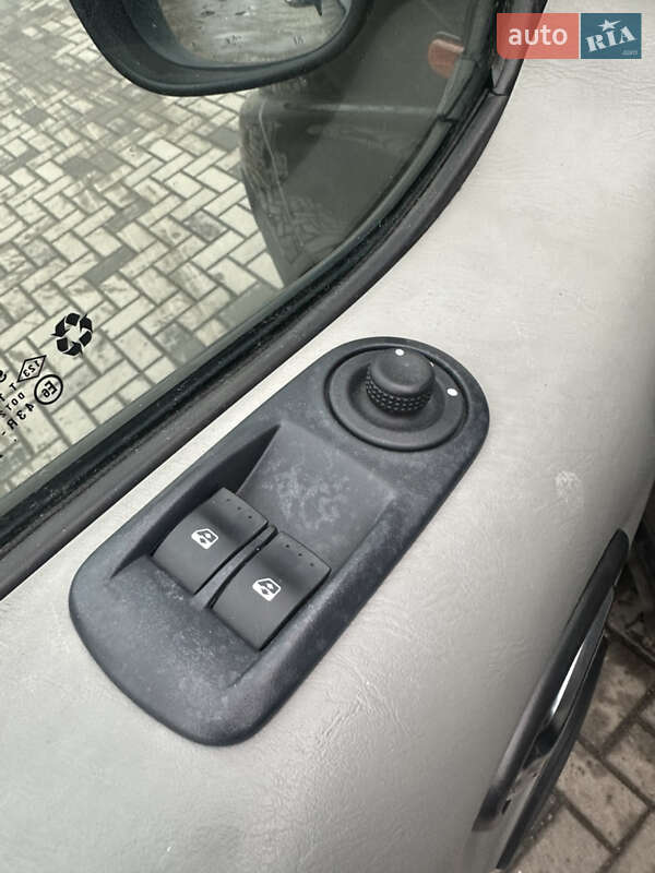 Грузовой фургон Opel Vivaro 2012 в Ровно