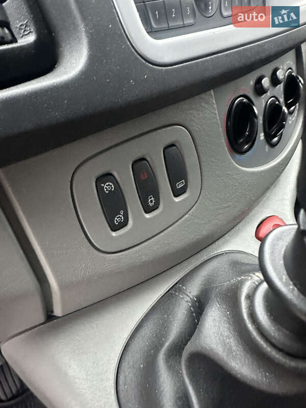 Грузовой фургон Opel Vivaro 2012 в Ровно