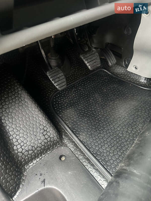 Грузовой фургон Opel Vivaro 2012 в Ровно