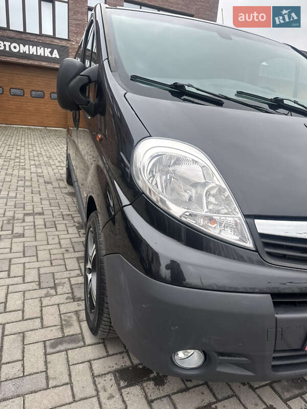 Грузовой фургон Opel Vivaro 2012 в Ровно