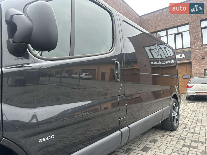 Грузовой фургон Opel Vivaro 2012 в Ровно