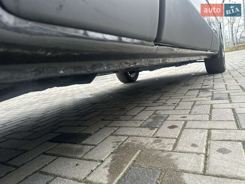 Грузовой фургон Opel Vivaro 2012 в Ровно