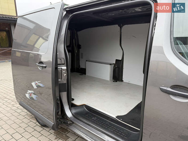 Вантажний фургон Opel Vivaro 2020 в Рівному