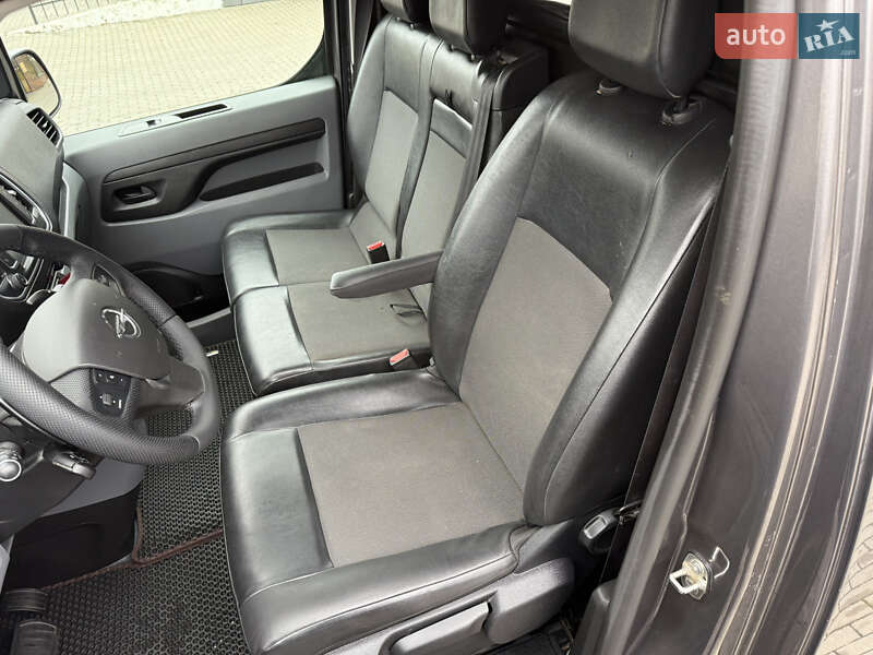 Вантажний фургон Opel Vivaro 2020 в Рівному