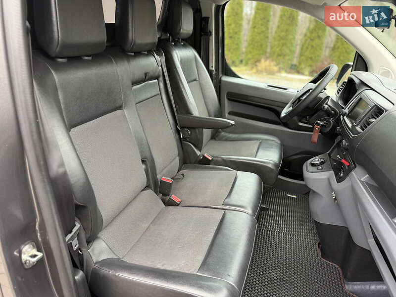 Вантажний фургон Opel Vivaro 2020 в Рівному