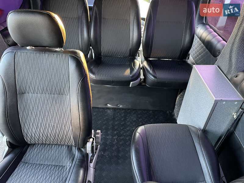 Минивэн Opel Vivaro 2006 в Староконстантинове