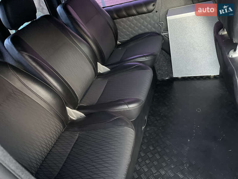 Минивэн Opel Vivaro 2006 в Староконстантинове