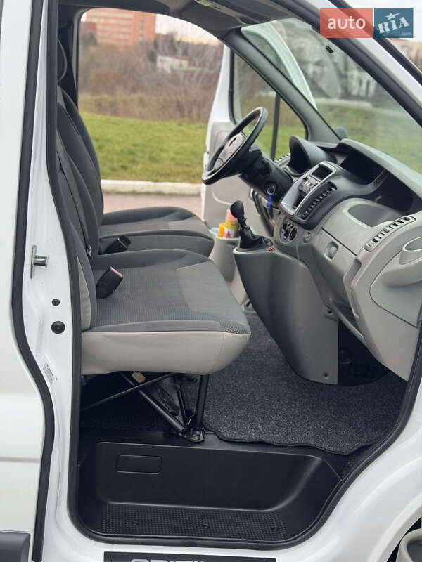 Минивэн Opel Vivaro 2014 в Ровно