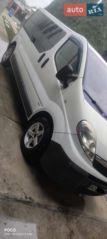 Минивэн Opel Vivaro 2011 в Ужгороде