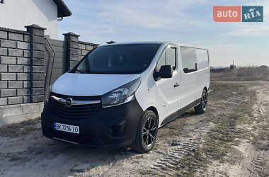 Грузовой фургон Opel Vivaro 2015 в Ровно