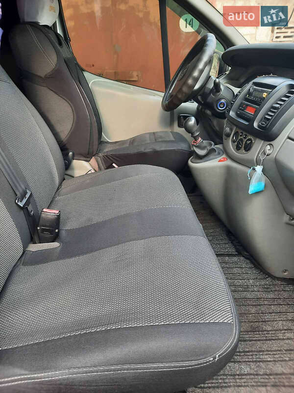 Минивэн Opel Vivaro 2006 в Кривом Роге