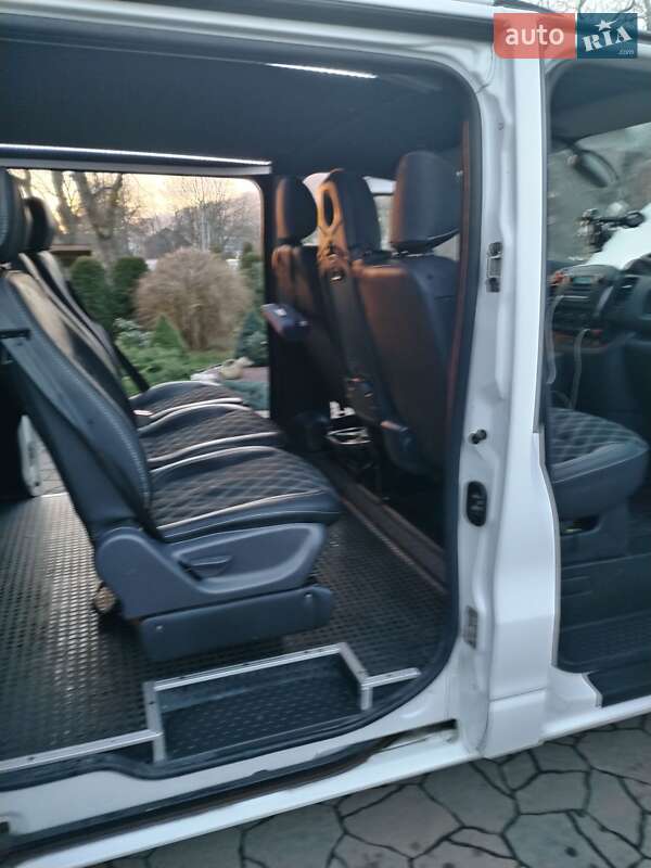 Мінівен Opel Vivaro 2015 в Нересниці