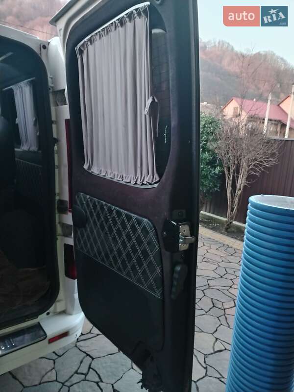 Мінівен Opel Vivaro 2015 в Нересниці