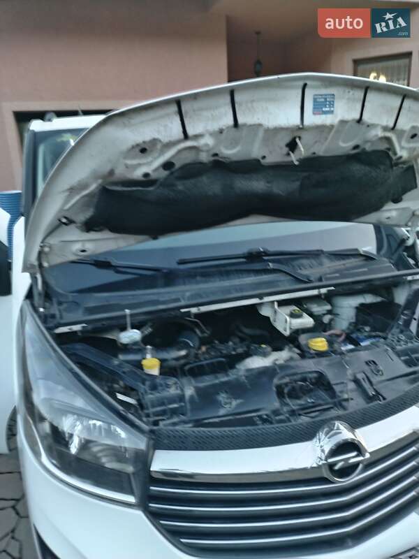 Мінівен Opel Vivaro 2015 в Нересниці