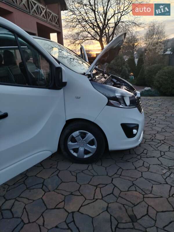 Мінівен Opel Vivaro 2015 в Нересниці