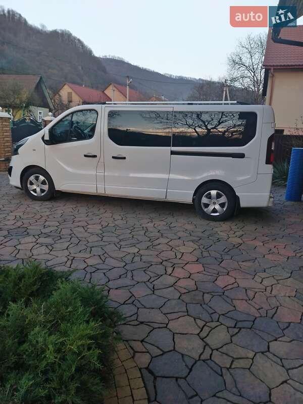 Мінівен Opel Vivaro 2015 в Нересниці