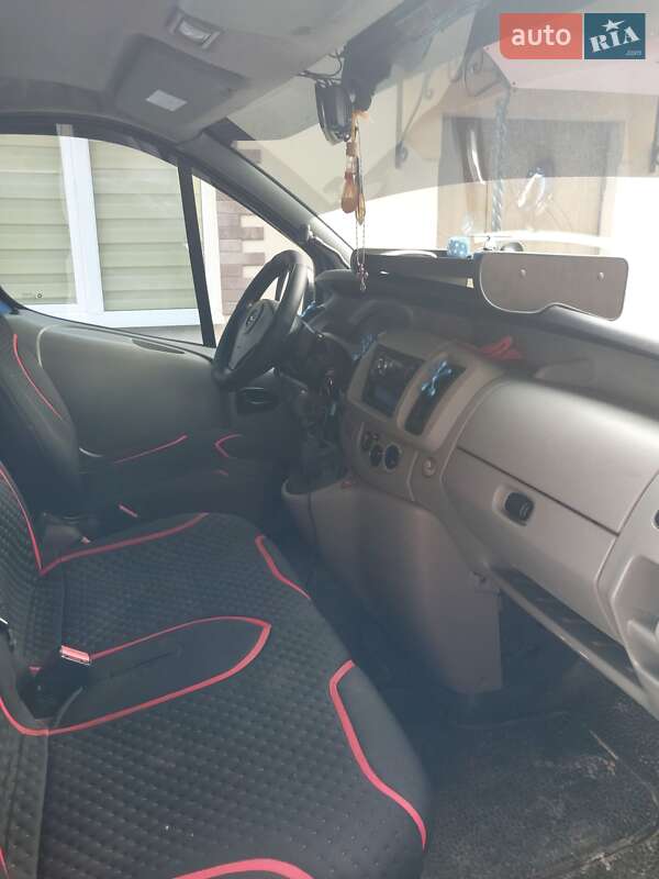 Вантажний фургон Opel Vivaro 2002 в Іллінцях