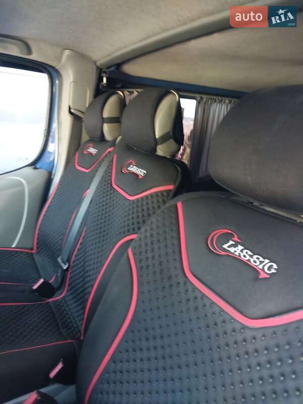 Вантажний фургон Opel Vivaro 2002 в Іллінцях