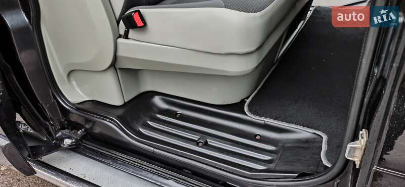 Минивэн Opel Vivaro 2013 в Дубно