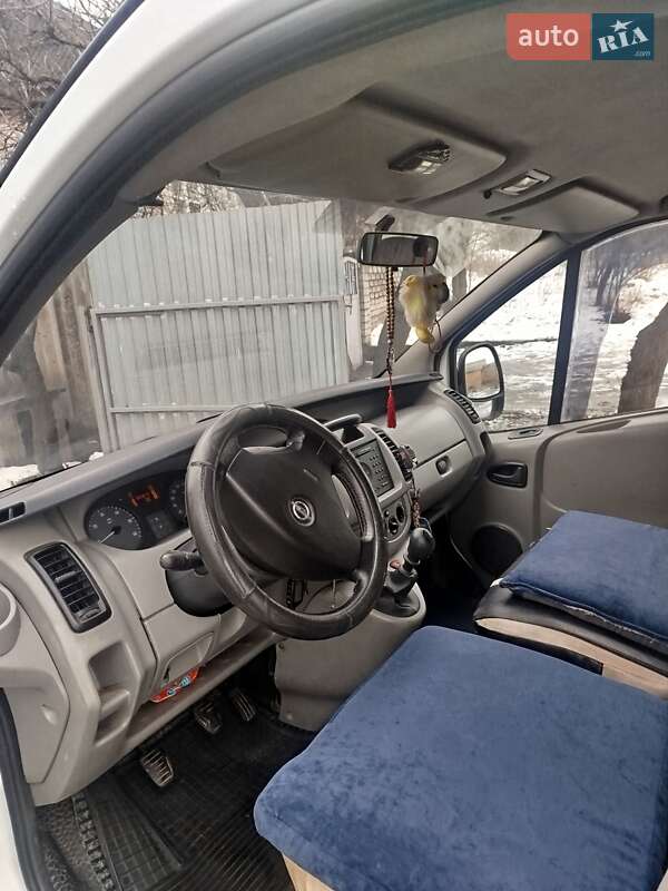 Грузопассажирский фургон Opel Vivaro 2006 в Изюме
