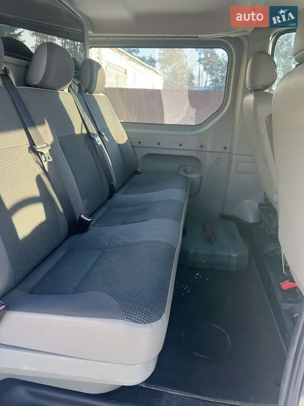 Грузопассажирский фургон Opel Vivaro 2011 в Олевске