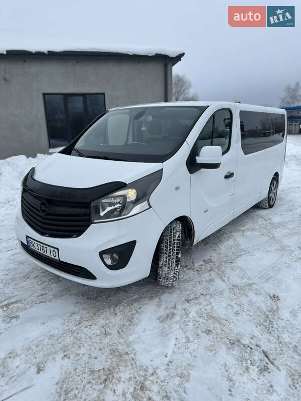 Минивэн Opel Vivaro 2015 в Сарнах