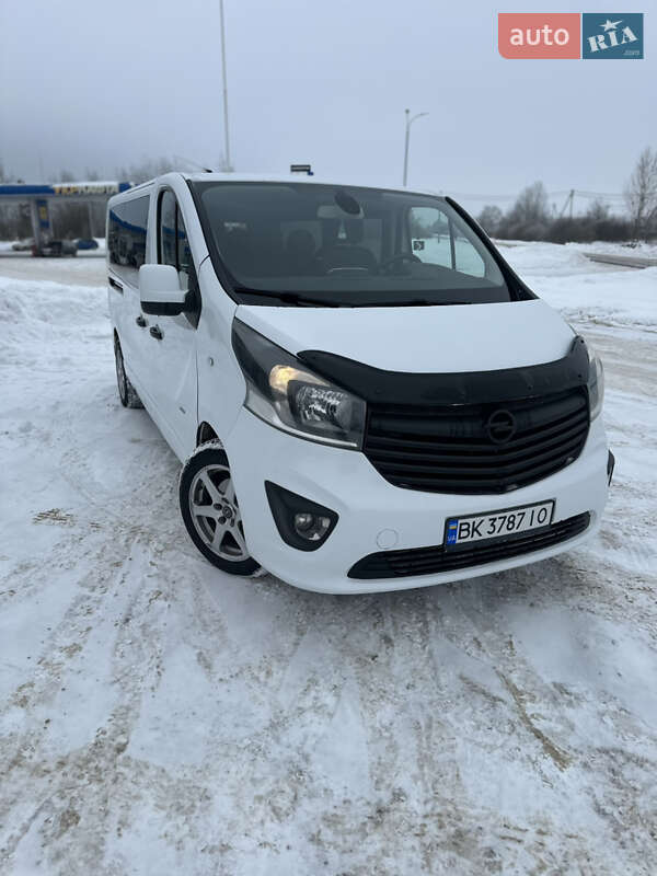 Минивэн Opel Vivaro 2015 в Сарнах