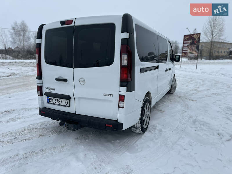 Минивэн Opel Vivaro 2015 в Сарнах