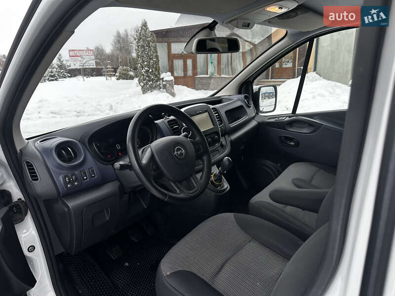 Минивэн Opel Vivaro 2015 в Сарнах