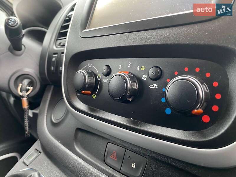 Минивэн Opel Vivaro 2015 в Львове